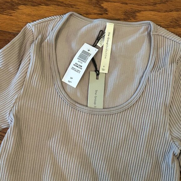 NWT Babaton Sculpt Ribbed Scoop Neck Cropped Longsleeve Size Small Seamless - Picture 6 of 8